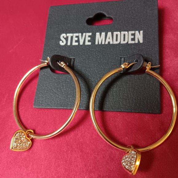 ❤️❤️Steve Madden Gold Hoop Heart Earrings - Picture 2 of 4